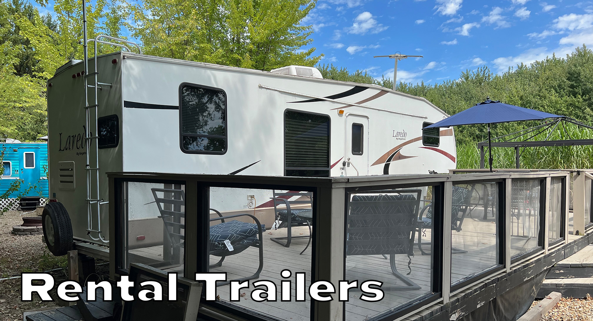Laredo 28' Fifth Wheel exterior view